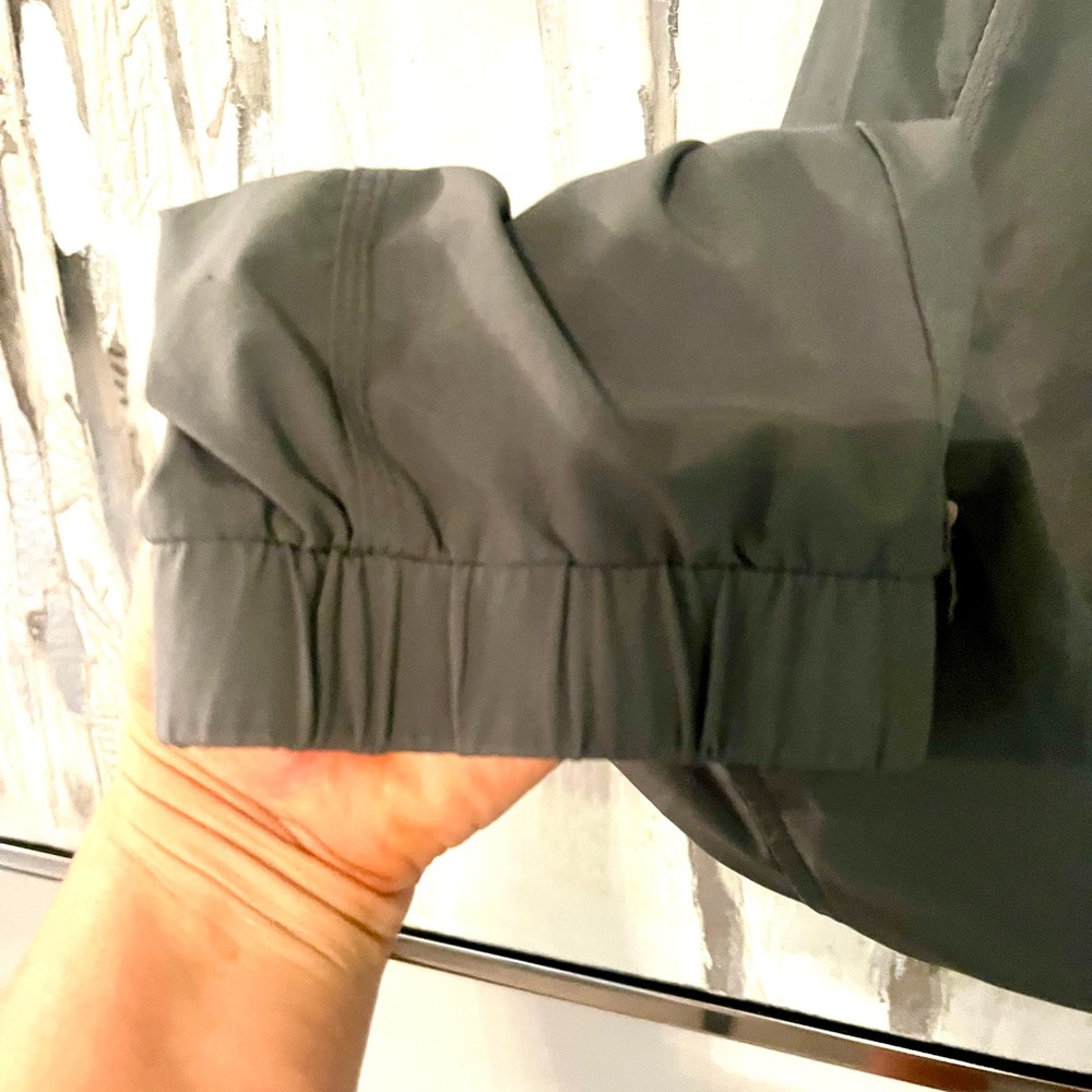 Athleta La Viva Capri Mid Rise Straight Leg Crop Athletic Pants Olive Green 4 - Picture 4 of 6